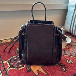 NWOT🎈 ZARA 🎈 CROCODILE BUCKET BAG 🎈 TOP HANDLE BROWN